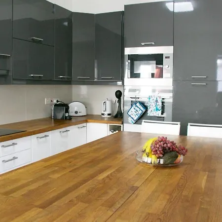 Freshness Modern 2 Bedroom With Balcony & Stunning Sea View In Apartament