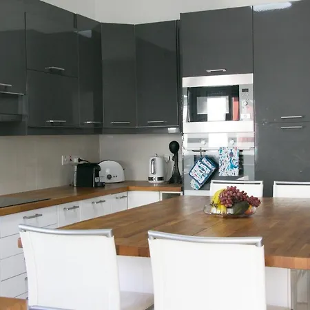 Daire Freshness Modern 2 Bedroom With Balcony & Stunning Sea View In