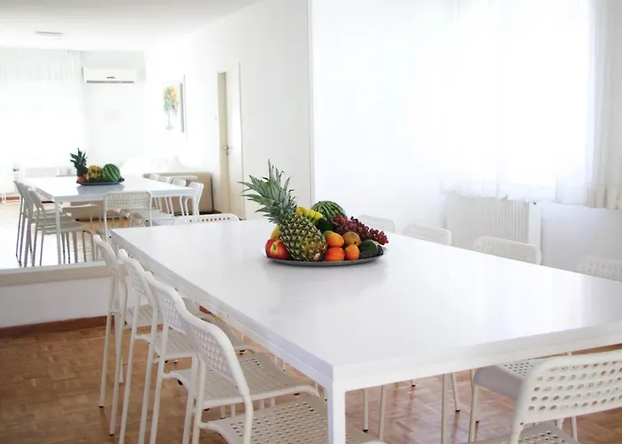 Freshness Modern 2 Bedroom With Balcony & Stunning Sea View In Apartmán