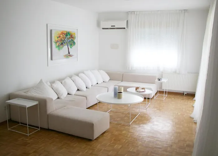 Apartmán Freshness Modern 2 Bedroom With Balcony & Stunning Sea View In