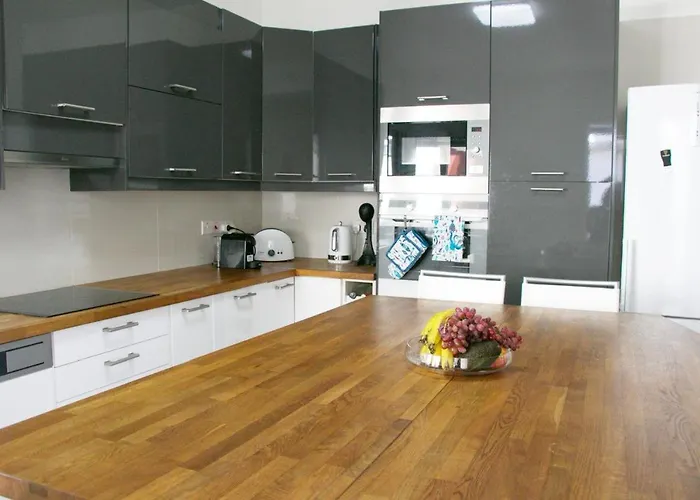 Freshness Modern 2 Bedroom With Balcony & Stunning Sea View In Apartmán