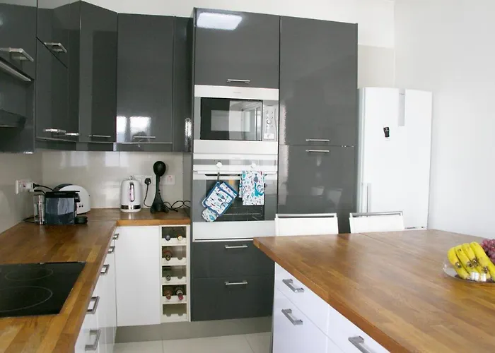 Freshness Modern 2 Bedroom With Balcony & Stunning Sea View In