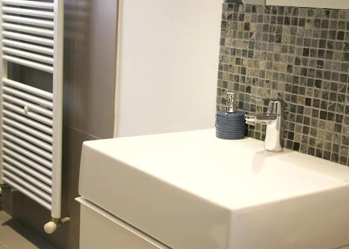 Freshness Modern 2 Bedroom With Balcony & Stunning Sea View In Apartmán *