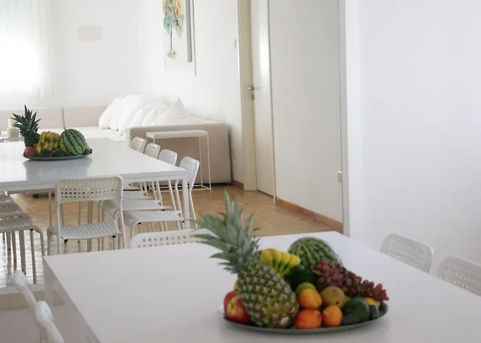 Freshness Modern 2 Bedroom With Balcony & Stunning Sea View In Apartmán *