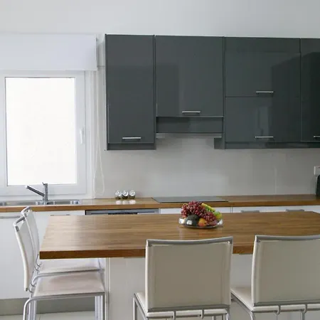 Apartmán Freshness Modern 2 Bedroom With Balcony & Stunning Sea View In Lemesos